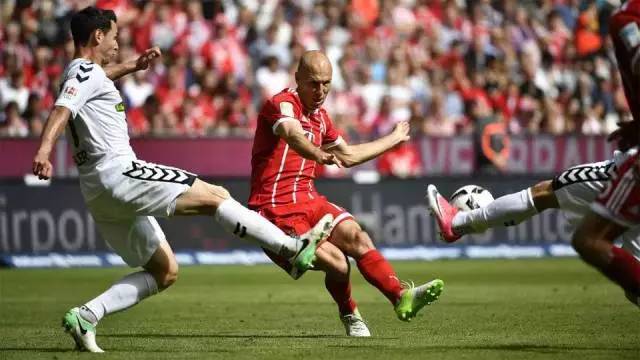  弗赖堡边路传中精准制导，德甲地面渗透遭遇顽强抵抗